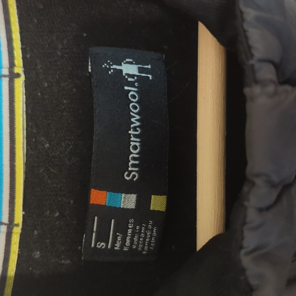 Smartwool, long sleeve, zip up, men's size small, lightweight outer shell - Picture 3 of 7